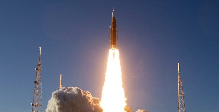 ಅರ್ಧ ಶತಮಾನ ಬಳಿಕ ಚಂದ್ರನತ್ತ ಮಾನವ: ನಾಸಾ ಆರ್ಟೆಮಿಸ್ II ಯಶಸ್ವಿ ಉಡಾವಣೆ