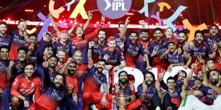 ಸತತ ಎರಡನೇ ಬಾರಿ ಐಪಿಎಲ್ ಚಾಂಪಿಯನ್ ಆರ್ಸಿಬಿ: ಕೊಹ್ಲಿ ಅಬ್ಬರಕ್ಕೆ ಗುಜರಾತ್ ಮಣಿತು