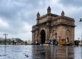 ಮುಂಬೈನಲ್ಲಿ ಮಳೆಯ ಆರ್ಭಟ; ಕಟ್ಟಡ ಕುಸಿದು 6 ಸಾವು, ಜನಜೀವನ ಅಸ್ತವ್ಯಸ್ತ