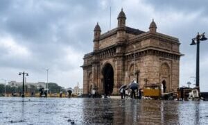ಮುಂಬೈನಲ್ಲಿ ಮಳೆಯ ಆರ್ಭಟ; ಕಟ್ಟಡ ಕುಸಿದು 6 ಸಾವು, ಜನಜೀವನ ಅಸ್ತವ್ಯಸ್ತ