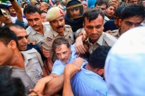 ರಾಹುಲ್ ಗಾಂಧಿ ಬಂಧನ ಖಂಡನೀಯ; ಪೊಲೀಸ್ ಬಲಪ್ರಯೋಗಕ್ಕೆ ನಾಯಕರ ಆಕ್ರೋಶ