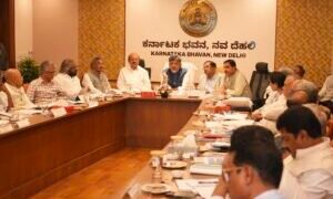 ರಾಜ್ಯದ 13 ಪ್ರಮುಖ ಯೋಜನೆಗಳಿಗೆ ಕೇಂದ್ರದ ಅನುಮೋದನೆಗೆ ಸಿಎಂ ಒತ್ತಾಯ: ನವದೆಹಲಿಯಲ್ಲಿಸಂಸದರ ಜೊತೆ ಚರ್ಚೆ