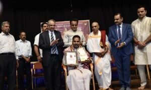 ಯಕ್ಷಗಾನ ರೂಪಕದಲ್ಲಿ ‘ಶ್ರೀ ರಾಘವೇಂದ್ರ ಮಹಿಮೆ’; ಹೈಕೋರ್ಟ್ ನ್ಯಾಯಮೂರ್ತಿಗಳಿಂದ ಸಾಧಕರಿಗೆ ಪುರಸ್ಕಾರ
