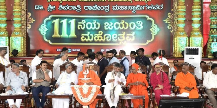 ಚಾತುರ್ಮಾಸ್ಯ ವೈಭವ: ಸುತ್ತೂರು ಶ್ರೀಗಳ 111ನೇ ಜಯಂತೋತ್ಸವದಲ್ಲಿ ದತ್ತ ವಿಜಯಾನಂದ ತೀರ್ಥ ಶ್ರೀಗಳ ಭಾಗಿ