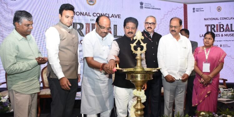 ಬುಡಕಟ್ಟು ಭಾಷೆ, ಸಂಸ್ಕೃತಿ ಸಂರಕ್ಷಣೆ ಅಗತ್ಯ: ರಘುಮೂರ್ತಿ