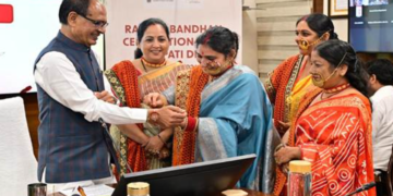 ಲಖ್ಪತಿ ದೀದಿಗಳೊಂದಿಗೆ ರಕ್ಷಾ ಬಂಧನ; ಮಹಿಳಾ ಸಬಲೀಕರಣ ಮಂತ್ರ ಪಠಿಸಿದ ಶಿವರಾಜ್ ಸಿಂಗ್ ಚೌಹಾಣ್