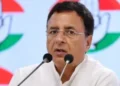 ‘ಅಭಿವೃದ್ಧಿ, ಗ್ಯಾರಂಟಿ ಅನುಷ್ಠಾನಕ್ಕೆ ಒತ್ತು ನೀಡಿ’ ನೂತನ ಸಚಿವರಿಗೆ ಸುರ್ಜೆವಾಲಾ ಸಲಹೆ