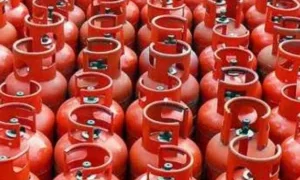 ವಾಣಿಜ್ಯ LPG ಸಿಲಿಂಡರ್‌ ಬೆಲೆಯಲ್ಲಿ ₹200 ಇಳಿಕೆ, ಹೊಸ ದರ ಜಾರಿ