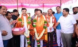 ಸಚಿವರಾದ ನಂತರ ಮೊದಲ ಭೇಟಿ; ಮಂಡ್ಯದಲ್ಲಿ ಚಲುವರಾಯಸ್ವಾಮಿ, ನರೇಂದ್ರಸ್ವಾಮಿಗೆ ಅದ್ಧೂರಿ ಸ್ವಾಗತ