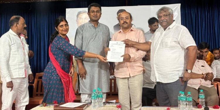 ಸಮುದಾಯ ಭವನ, ಶಿಕ್ಷಣ ಸಂಸ್ಥೆ ಅಭಿವೃದ್ದಿಗಾಗಿ 5–6 ಎಕರೆ ಜಮೀನು ಮಂಜೂರು ಮಾಡಿ; ಸರ್ಕಾರಕ್ಕೆ ಬಂಡಾರಿ ನಿಯೋಗ ಮನವಿ