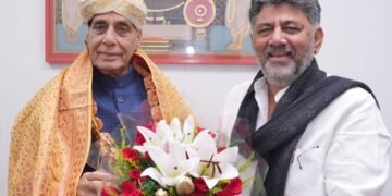 ರಕ್ಷಣಾ ಭೂಮಿ ಹಸ್ತಾಂತರಕ್ಕೆ ವೇಗ: ರಾಜನಾಥ್ ಸಿಂಗ್‌ರನ್ನು ಭೇಟಿಯಾದ ಡಿ.ಕೆ. ಶಿವಕುಮಾರ್