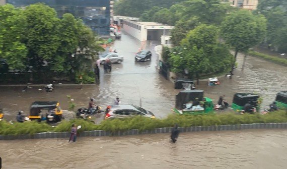 ಮುಂಬೈ ಸೇರಿ ದಕ್ಷಿಣ ಭಾರತದಲ್ಲಿ ಮಳೆ ಅಬ್ಬರ; ವಾಣಿಜ್ಯ ನಗರಿ ಜನರ ಪರದಾಟ