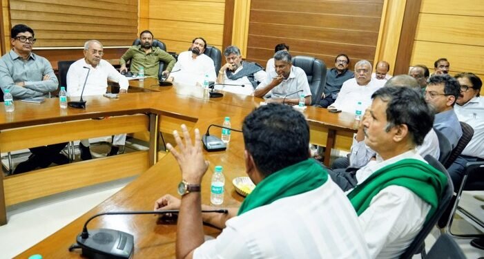 ಕಾಂಗ್ರೆಸ್ ಸರ್ಕಾರದ ದಿವಾಳಿತನಕ್ಕೆ ರೈತರು ಯಾಕೆ ಬಲಿಪಶು ಆಗಬೇಕು? ಬಿಜೆಪಿ ಪ್ರಶ್ನೆ