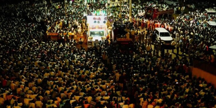 ‘ಹುಬ್ಬಳ್ಳಿ ಚಲೋ’ : ಕಿತ್ತೂರಿನಲ್ಲಿ ಕಬ್ಬು ಬೆಳೆಗಾರರ ಶಕ್ತಿಪತ್ರದರ್ಶನ