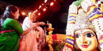 ಕೆಆರ್ಎಸ್ನ ಬೃಂದಾವನ ಉದ್ಯಾನವನದಲ್ಲಿ ‘ಕಾವೇರಿ ಆರತಿ’: ನಾಡಿನ ಸಮೃದ್ಧಿ, ರೈತರ ಸುಖ-ಸಂತೋಷಕ್ಕಾಗಿ ಪ್ರಾರ್ಥನೆ