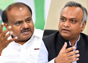 ‘ನೀವು ಆರಂಭಿಸಿದ್ದೀರಿ, ನಾನು ಮುಗಿಸುತ್ತೇನೆ’: ಪ್ರಿಯಾಂಕ್ ವಿರುದ್ಧ ಕುಮಾರಸ್ವಾಮಿ ಗುಡುಗು