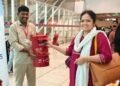 ವಿಮಾನದಲ್ಲೇ ಡಿಜಿಟಲ್ ಡಿಟಾಕ್ಸ್ ಅಭಿಯಾನ: ಕೈಬರಹದ ಪತ್ರಗಳಿಗೆ ಮರುಜೀವ ನೀಡಿದ ಇಂಡಿಯಾ ಪೋಸ್ಟ್, ಇಂಡಿಗೋ