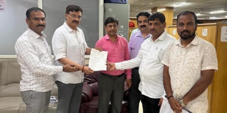 ಪರಿಷತ್ ಚುನಾವಣೆ: ಶಿಕ್ಷಕರಿಗೆ ಬಾರ್‌ಕೋಡ್ ಕೂಪನ್ ಹಂಚಿಕೆ: ಕಾಂಗ್ರೆಸ್ ಅಭ್ಯರ್ಥಿ ಪುಟ್ಟಣ್ಣ ವಿರುದ್ಧ ಜೆಡಿಎಸ್ ಆರೋಪ
