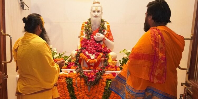 ಅಯೋಧ್ಯೆ ರಾಮ ಮಂದಿರದಲ್ಲಿ ಮತ್ತೊಂದು ಆಕರ್ಷಣೆ; ಮಹರ್ಷಿ ವಾಲ್ಮೀಕಿ ಪ್ರತಿಮೆ ಪ್ರತಿಷ್ಠಾಪನೆ