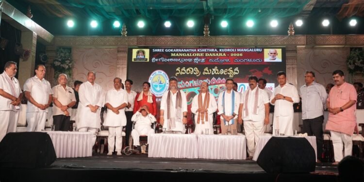ಮಂಗಳೂರು ದಸರಾ ಮಹೋತ್ಸವದಲ್ಲಿ ಪಾಲ್ಗೊಂಡ ಡಿ.ಕೆ. ಶಿವಕುಮಾರ್