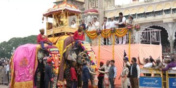 ಮೈಸೂರು ದಸರಾ ಜಂಬೂಸವಾರಿ ವೀಕ್ಷಿಸಿದ ತೆಲಂಗಾಣ ಸಿಎಂ ರೇವಂತ್ ರೆಡ್ಡಿ