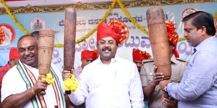 ಮೈಸೂರು ದಸರಾ ನಾಡಕುಸ್ತಿಗೆ ಚಾಲನೆ; ಕುಸ್ತಿ ಪಂದ್ಯಾವಳಿಯ ಪೋಸ್ಟರ್ ಬಿಡುಗಡೆ