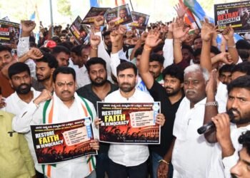 ‘ವೋಟ್ ಚೋರಿ ನಿಲ್ಲಿಸಿ, ಪ್ರಜಾಪ್ರಭುತ್ವ ಉಳಿಸಿ’: ಬೆಂಗಳೂರಿನಲ್ಲಿ ಎನ್‌ಎಸ್‌ಯುಐ ಪ್ರತಿಭಟನೆ