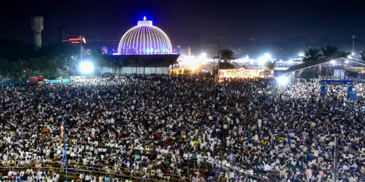 ದೀಕ್ಷಾಭೂಮಿಯಲ್ಲಿ 70ನೇ ಧಮ್ಮಚಕ್ರ ಪ್ರವರ್ತನ ದಿನ: ಲಕ್ಷಾಂತರ ಮಂದಿ ಭಾಗಿ