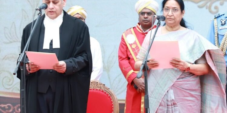 ಕರ್ನಾಟಕದ 20ನೇ ರಾಜ್ಯಪಾಲರಾಗಿ ಡಾ. ಸುಧಾ ಯಾದವ್ ಪ್ರಮಾಣವಚನ ಸ್ವೀಕಾರ