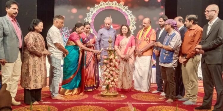 ಅನಿವಾಸಿ ಮತ್ತು ಹೊರನಾಡ ಕನ್ನಡಿಗರನ್ನು ಒಂದೇ ವೇದಿಕೆಯಲ್ಲಿ ಒಗ್ಗೂಡಿಸಿದ ಸಮ್ಮೇಳನ; ಸುಮಾ ಮಹೇಶ್ ಗೌಡ ಸಾರಥ್ಯ